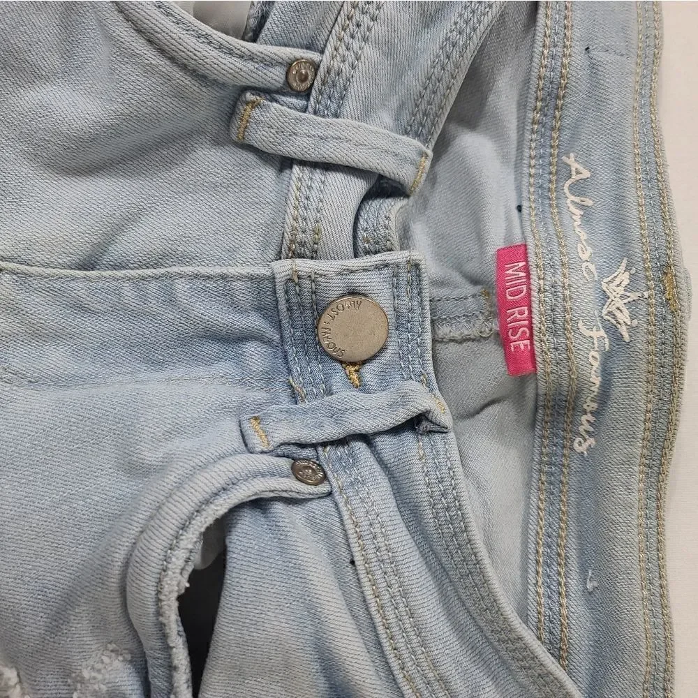 Almost Famous Mid Rise Capris - Picture 4 of 5